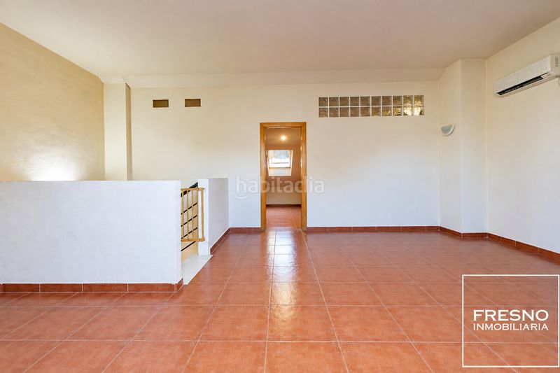 Foto c5937fac-bffc-4df5-b0b9-584f2043b918. Casa adossada amb xemeneia calefacció aparcament piscina a Algete