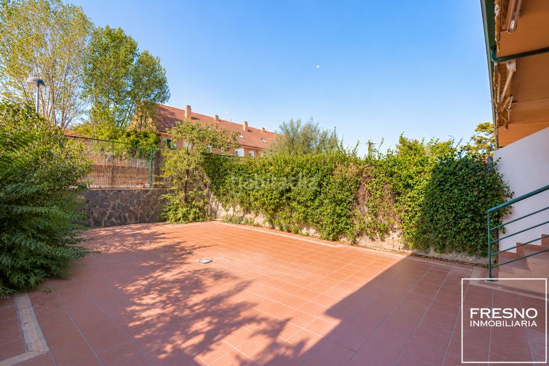 Foto d5bc974c-8f29-40b7-9c2b-d14cd86b6e2e. Casa adossada amb xemeneia calefacció aparcament piscina a Algete