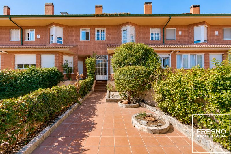 Foto ef31a3e1-4917-4e92-994b-8a6123ba9482. Casa adossada amb xemeneia calefacció aparcament piscina a Algete
