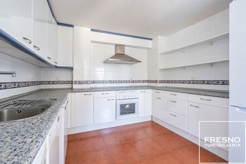 Foto fa9d35c0-44b3-44a8-9e24-ce1b82a1b3bc. Casa adossada amb xemeneia calefacció aparcament piscina a Algete