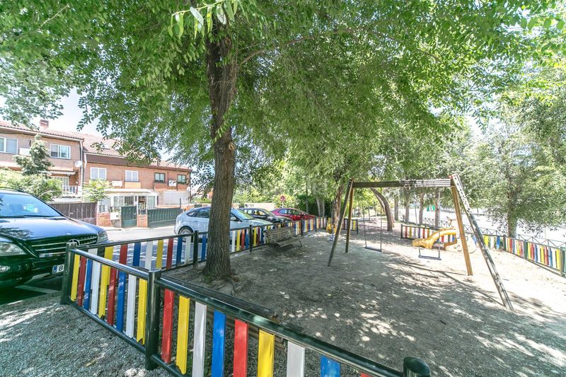 Foto 0d77aa4f-95d1-4ae3-a537-ba26fcb13d98. Casa adossada amb xemeneia calefacció aparcament piscina a Cobeña