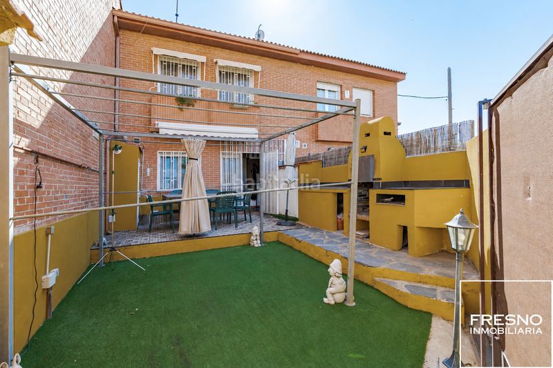 Foto 805a2fd4-7312-4e63-8937-c0f747fbc3e4. Casa adossada amb xemeneia calefacció aparcament piscina a Cobeña