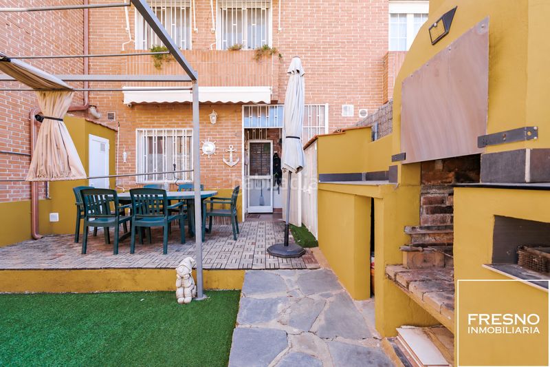 Foto bad402a2-8e75-485a-99dd-72e184cbc52a. Casa adossada amb xemeneia calefacció aparcament piscina a Cobeña