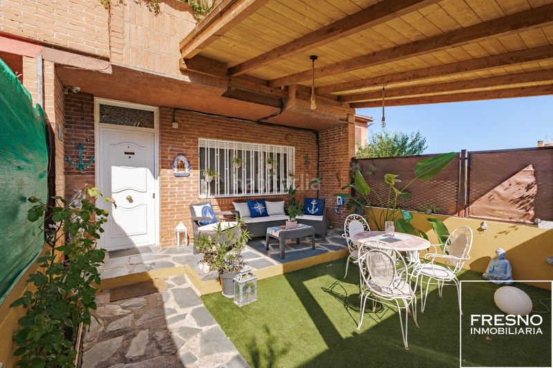 Foto dbab5b1b-1693-4c06-8c09-0d03aa2e3510. Casa adossada amb xemeneia calefacció aparcament piscina a Cobeña
