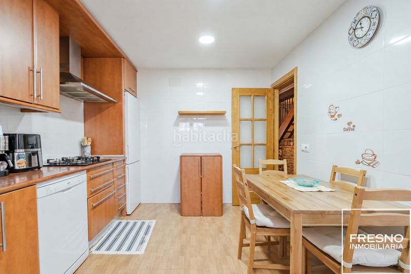 Foto fa4dba16-a7eb-4c08-98aa-5b2e828703c5. Casa adossada amb xemeneia calefacció aparcament piscina a Cobeña