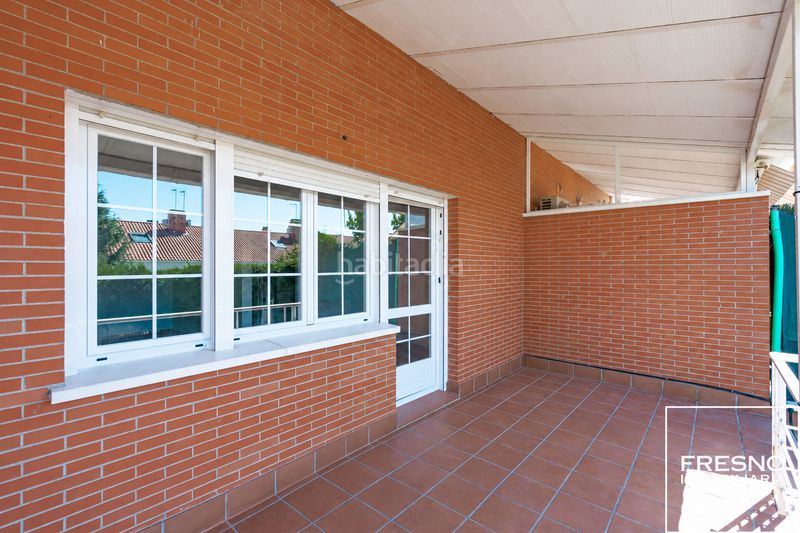 Foto 10c6cf9e-e20c-4ebe-9821-2929ddf89891. Casa adossada amb xemeneia calefacció piscina a Cobeña