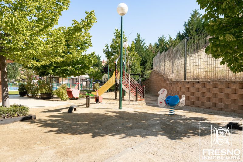 Foto 154098aa-7b61-436f-8fb5-2c7784867b27. Casa adossada amb xemeneia calefacció piscina a Cobeña