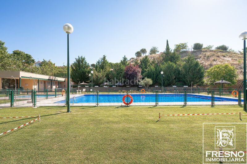 Foto 49f84e27-8ee9-41c3-a671-631f5e9f4049. Casa adossada amb xemeneia calefacció piscina a Cobeña