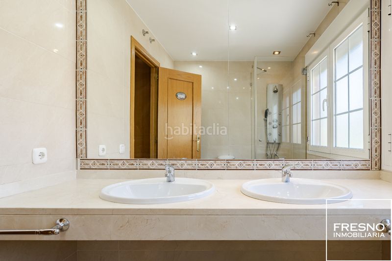 Foto a4bdd830-a86b-45dc-8c0a-83bb1c79bea0. Casa adossada amb xemeneia calefacció piscina a Cobeña