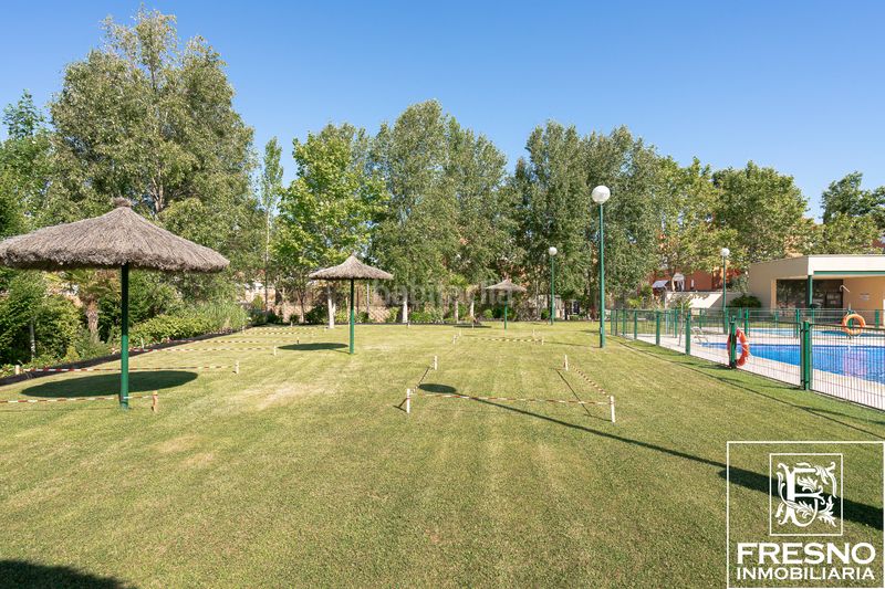 Foto b47c2a50-14c5-4315-a796-de7b4252f2b4. Casa adossada amb xemeneia calefacció piscina a Cobeña