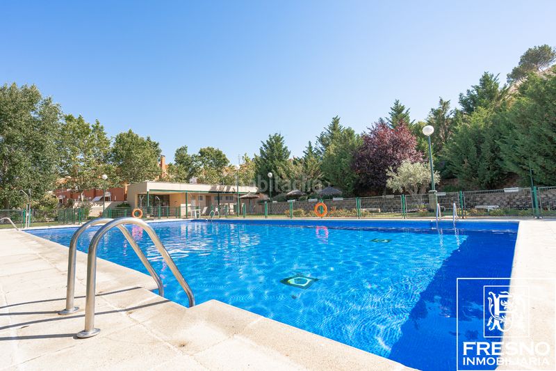 Foto cac68b88-7627-4597-acff-9bdab45fa9b1. Casa adossada amb xemeneia calefacció piscina a Cobeña