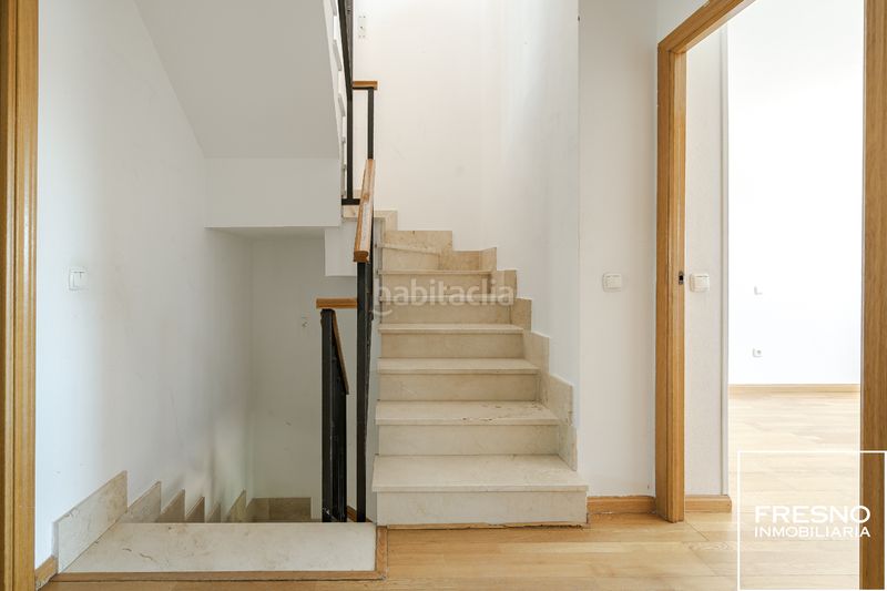 Foto de7d5ddf-dcf5-4eff-91aa-8ef5c535c88c. Casa adossada amb xemeneia calefacció piscina a Cobeña