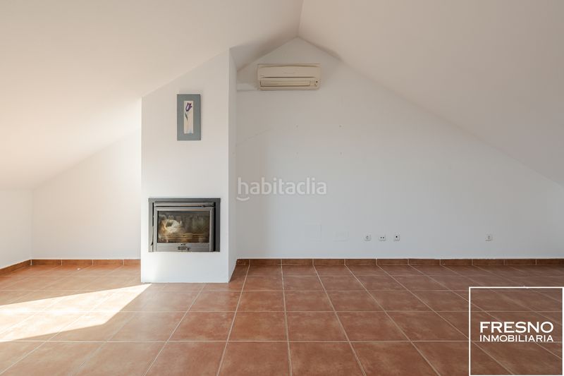 Foto e911d973-a9b1-4bac-b0c2-be4aae6c87b1. Casa adossada amb xemeneia calefacció piscina a Cobeña
