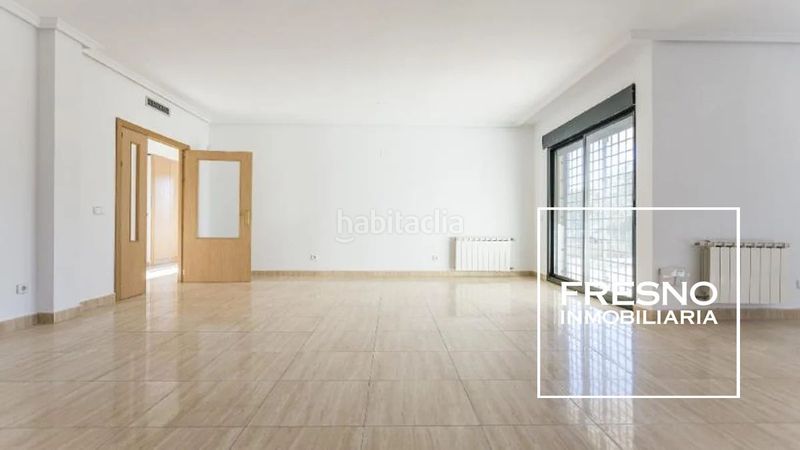 Foto 33b97228-db79-4d38-97bc-604da1fa41e4. Casa aparellada amb aparcament a Centro Rivas - Vaciamadrid