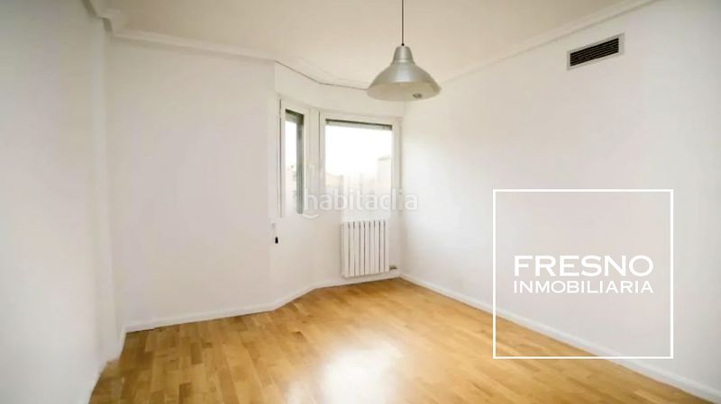 Foto 24fd2634-cc64-4703-9809-2a85d33d927b. Casa aparellada amb aparcament a Miralbueno Zaragoza