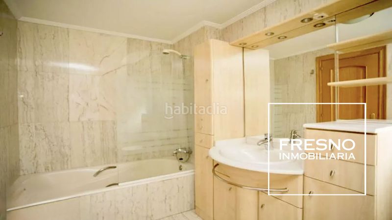 Foto 2e2d854a-35c2-41b2-8099-4b4bae3a0722. Casa aparellada amb aparcament a Miralbueno Zaragoza