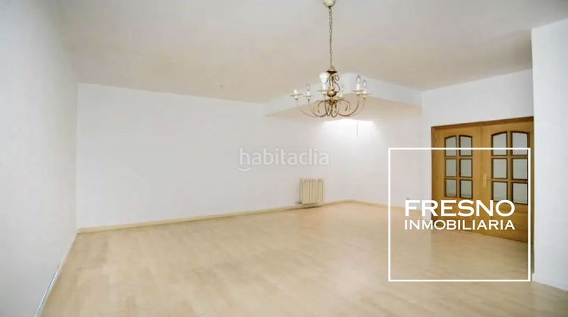 Foto 3c9a3728-2327-461d-9811-fbc29eb2ff06. Casa aparellada amb aparcament a Miralbueno Zaragoza
