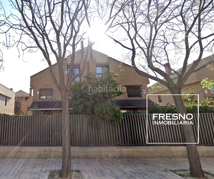 Foto 4d1f6ade-27d5-4cc7-b7c5-091a0308d8a3. Casa aparellada amb aparcament a Miralbueno Zaragoza