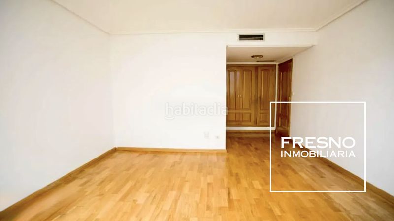 Foto 766d965c-4f64-4473-b64e-35905e49f60e. Casa aparellada amb aparcament a Miralbueno Zaragoza