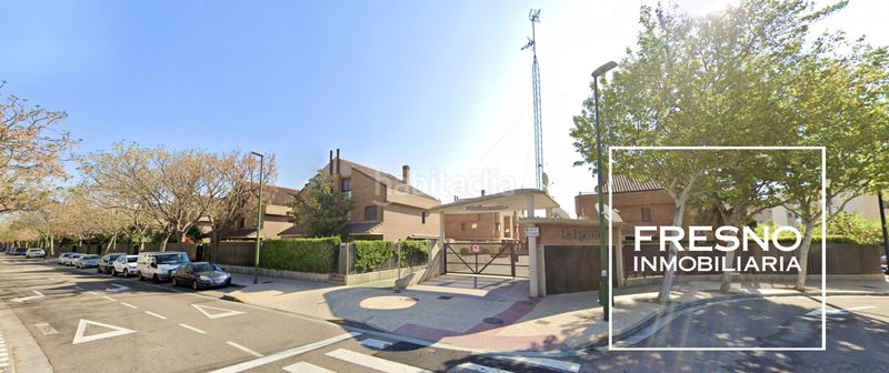 Foto 8b149f51-1046-484d-80b4-ecac54c42868. Casa aparellada amb aparcament a Miralbueno Zaragoza