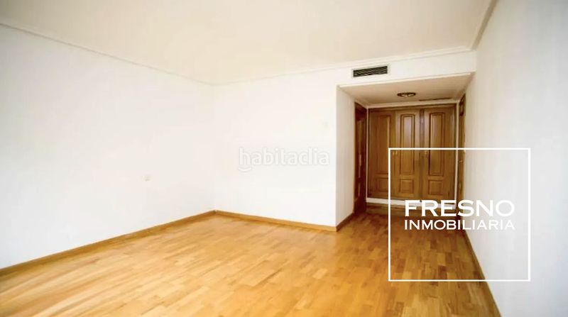 Foto 9471d4e8-0170-48dd-807b-341e8922c7ca. Casa aparellada amb aparcament a Miralbueno Zaragoza