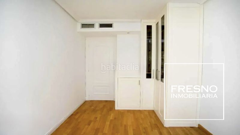 Foto bc3a52b6-d2ac-4aab-ab06-73bb05e5ea9f. Casa aparellada amb aparcament a Miralbueno Zaragoza