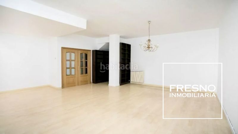 Foto c235507c-5bc8-4870-86b4-a0750e0b2042. Casa aparellada amb aparcament a Miralbueno Zaragoza