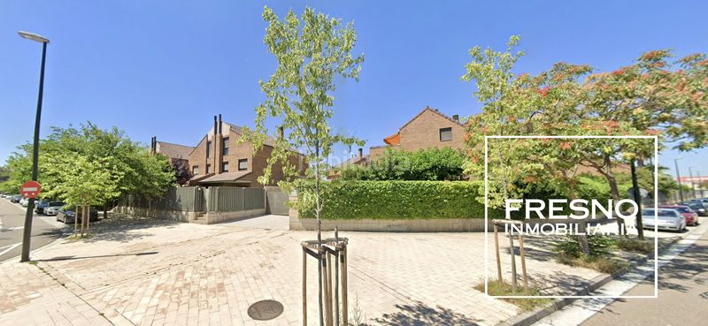 Foto de73aae3-69bf-4b2e-b970-4e63d7588960. Casa aparellada amb aparcament a Miralbueno Zaragoza