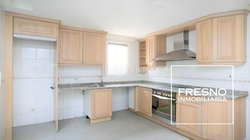 Foto f771b6c4-fede-4692-beb0-625323133f4b. Casa aparellada amb aparcament a Miralbueno Zaragoza