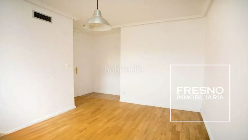 Foto f85fad5b-3e59-4701-b755-ee283e38f9cd. Casa aparellada amb aparcament a Miralbueno Zaragoza