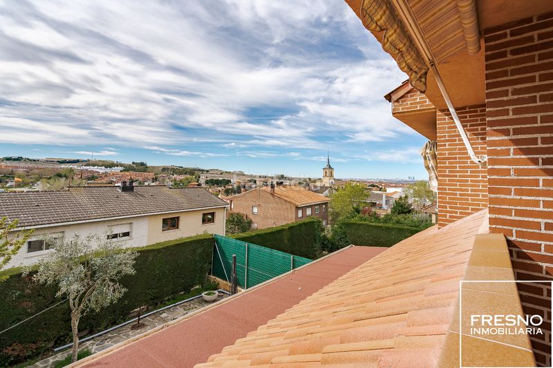 Foto 0766fce7-b18d-4a92-baf3-b3d479432d42. Casa aparellada amb calefacció aparcament a Cobeña