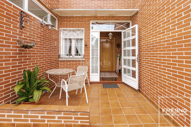 Foto 16fdd9d8-a315-4fde-a369-365df46eb416. Casa aparellada amb calefacció aparcament a Cobeña
