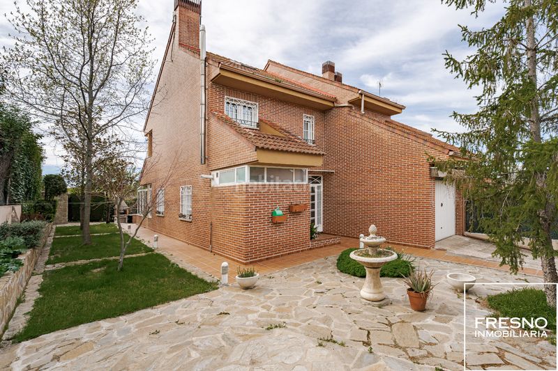 Foto 33969325-a1fe-44d1-8331-612ddb51d317. Casa aparellada amb calefacció aparcament a Cobeña