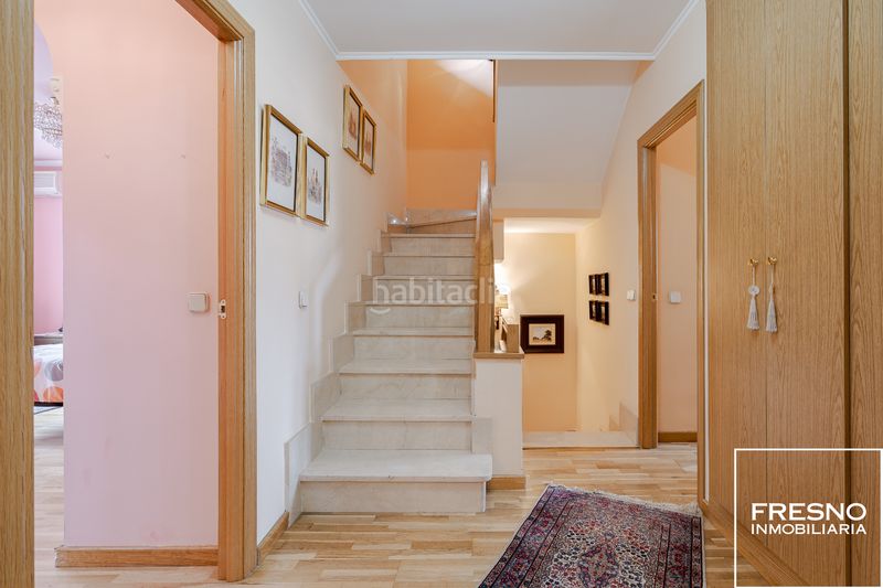 Foto 4d23913a-933d-46a1-940e-1832122eeb7c. Casa aparellada amb calefacció aparcament a Cobeña