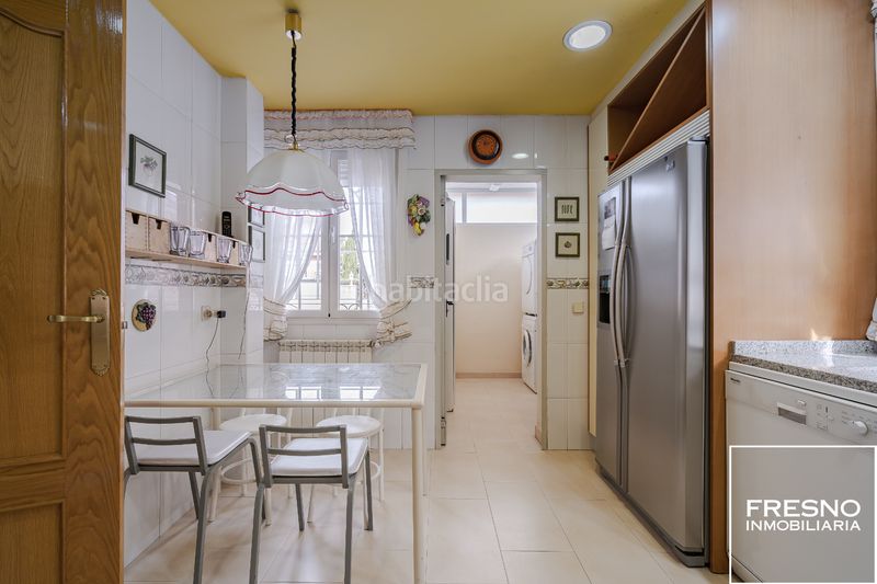 Foto c0e7561a-ae77-43b2-b21e-6a1ca99a9a37. Casa aparellada amb calefacció aparcament a Cobeña