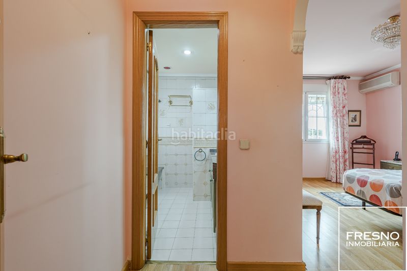 Foto e875c1cb-1042-4e2a-bdd3-d3f5a3f5140f. Casa aparellada amb calefacció aparcament a Cobeña