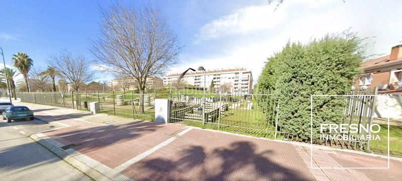 Foto a6fa28f3-52f1-4024-a127-661e59fab0b2. Xalet amb aparcament a Laguna Park Parla