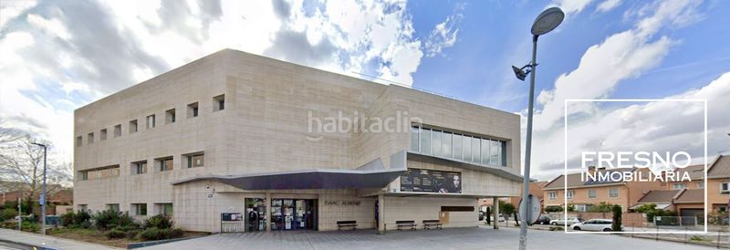Foto aefbfb0b-52c1-42da-ab8d-e315bc1e0783. Xalet amb aparcament a Laguna Park Parla