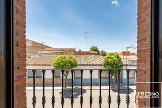 Semi detached house  Barrio de san luis. ¡amplia casa adosada con gran solarium!