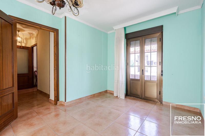 Foto b02240ca-8357-4e0b-bd93-d6c089d352f8. Casa adossada amb calefacció aparcament a Yepes