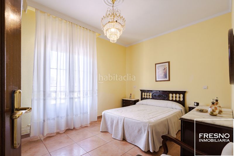 Foto f9ca9c57-ae58-4204-8f6b-e2200ea3c3c2. Casa adossada amb calefacció aparcament a Yepes