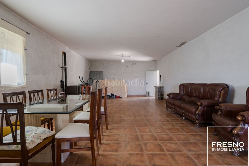 Foto c8c56725-09df-4367-a998-b052955f9147. Xalet amb xemeneia calefacció aparcament a Galápagos