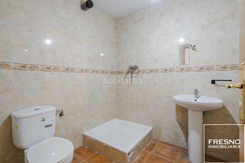 Foto d59932f6-029e-4e4f-82c4-a73a80243822. Xalet amb xemeneia calefacció aparcament a Galápagos