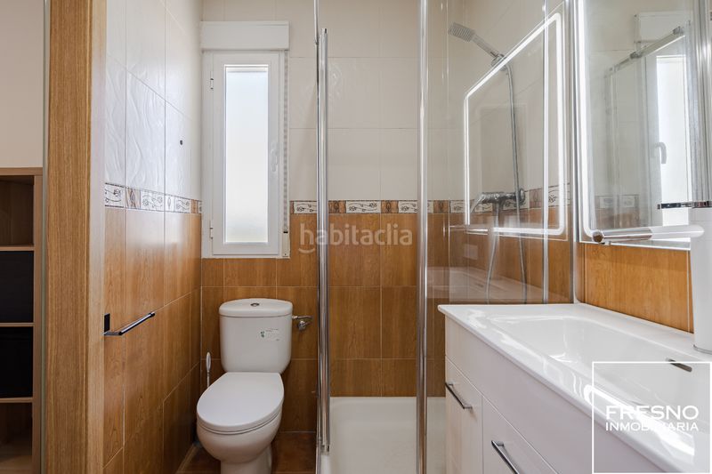 Foto e1de0c7c-1850-4af7-a429-0828362b8339. Xalet amb xemeneia calefacció aparcament a Galápagos