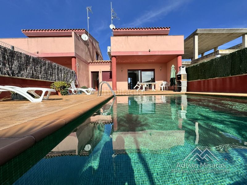 Foto 29b6ce5c-a4db-4a98-b370-ea1495f0e14e. Casa adossada amb aparcament piscina a Deltebre