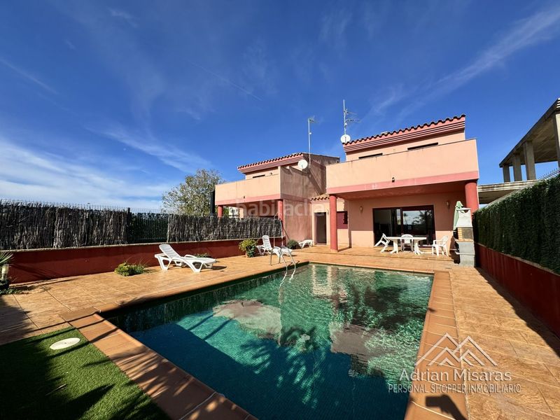 Foto 357d2d9b-fa64-4185-8202-9eb7a10ee39b. Casa adossada amb aparcament piscina a Deltebre