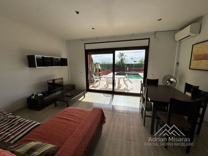 Foto c5dc13ca-526d-43b8-9438-dc240abc4b79. Casa adossada amb aparcament piscina a Deltebre