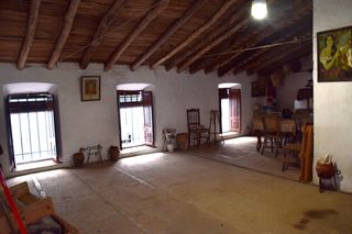 Casa a schiera in Fuentes de León. Casa con alma de 1900 en fuentes de león – luz, historia y un si
