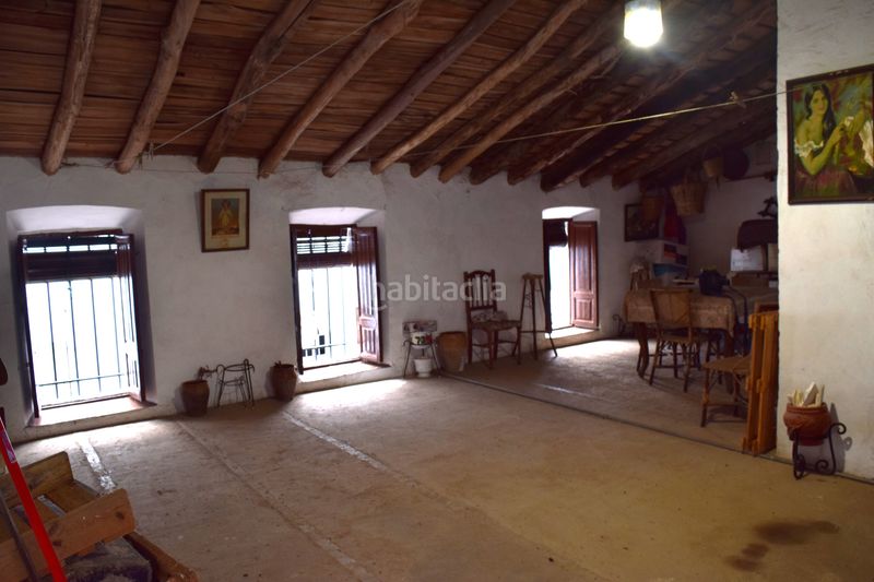 Foto 4d0153c7-f153-4a4a-96ad-282604ab2ff8. Casa adossada a Fuentes de León