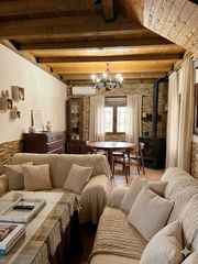 Chalet in Torredonjimeno. Tu refugio entre olivos: casa con piscina y finca de 4.800 m²